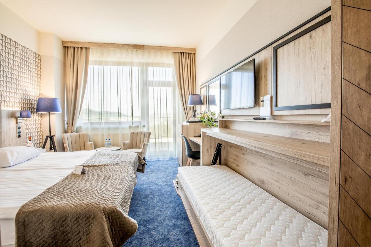 Spa & Wellness Hotel Diament אוסטראון מראה חיצוני תמונה