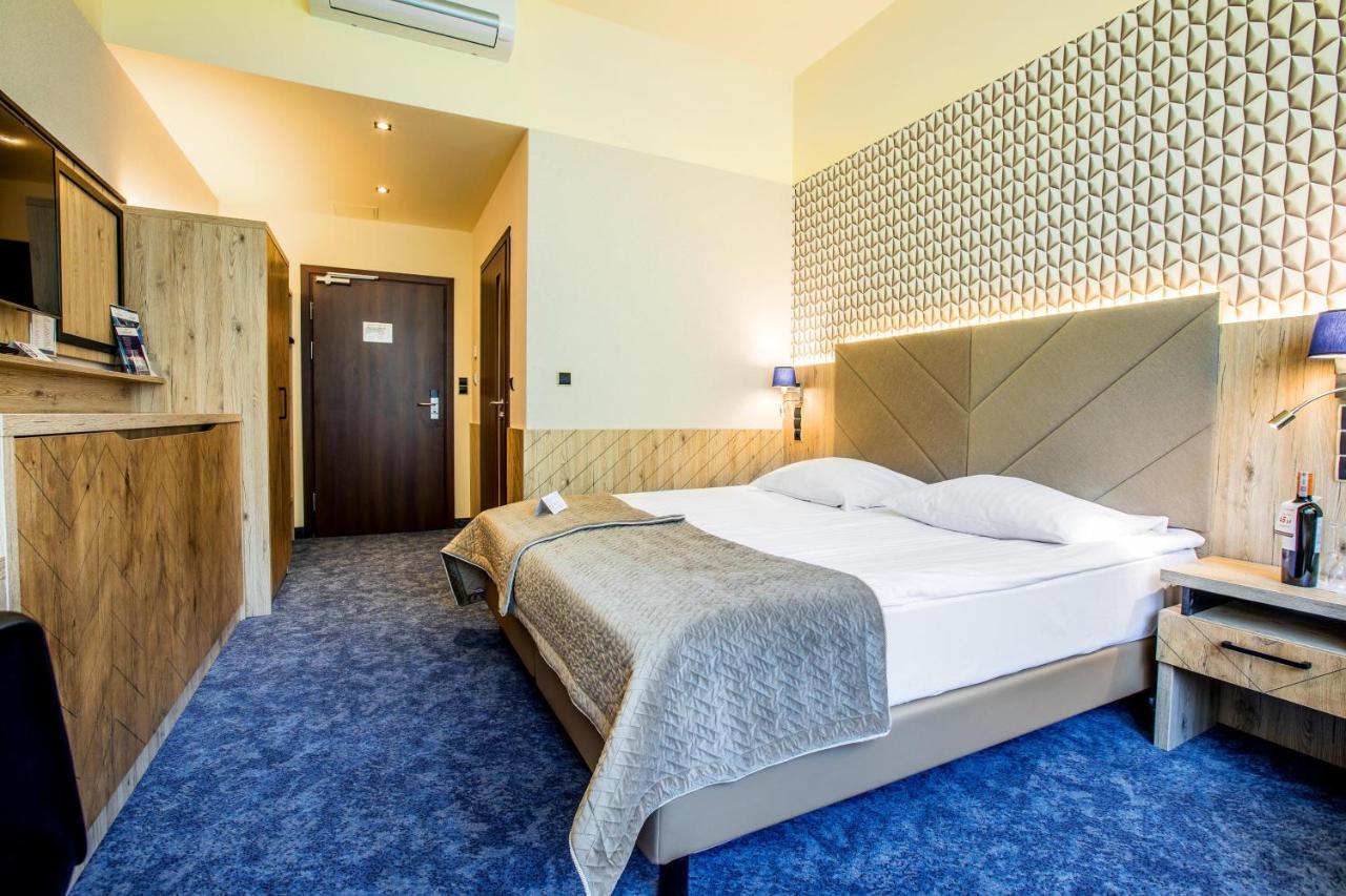 Spa & Wellness Hotel Diament אוסטראון מראה חיצוני תמונה
